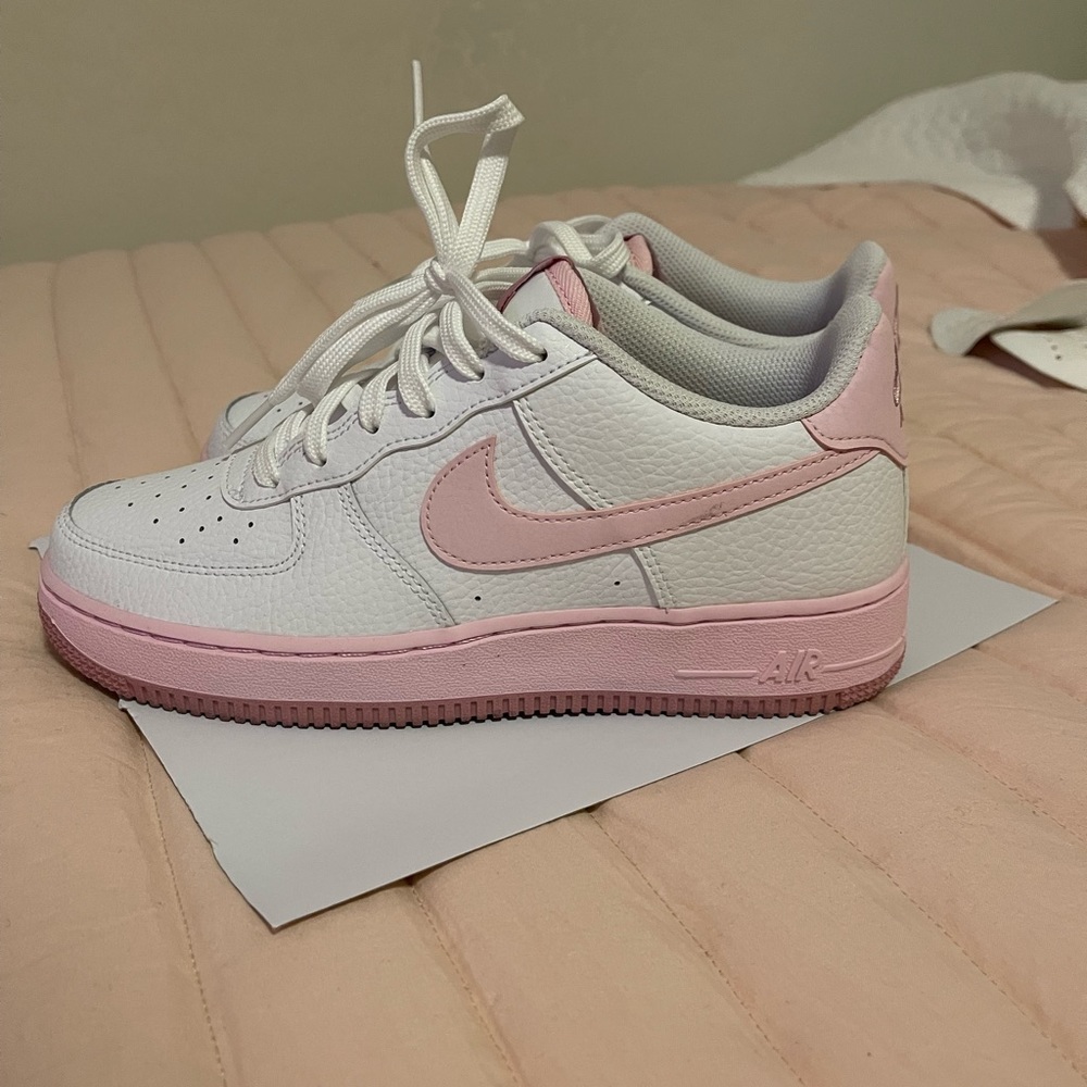 Excellent Nike Air Force 1’s - big Kids 6 / Women’s Size 8